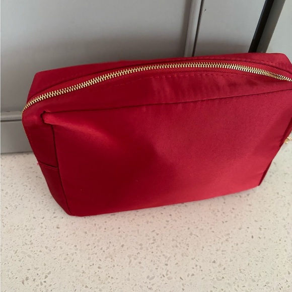 Marc Jacobs Fragrances Bag Red Makeup Bag L 10 1/2in W 2 1/2 In H 7in NWOT - Picture 3 of 7